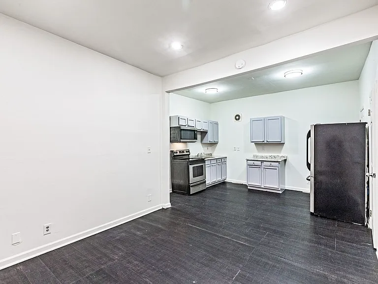 823 N Jackson St — Photo 5