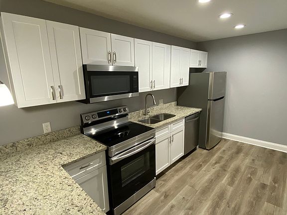 2nd image of 213 Balboa Dr Unit B