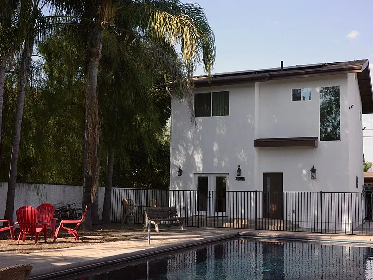 10916 Arleta Ave — Photo 3