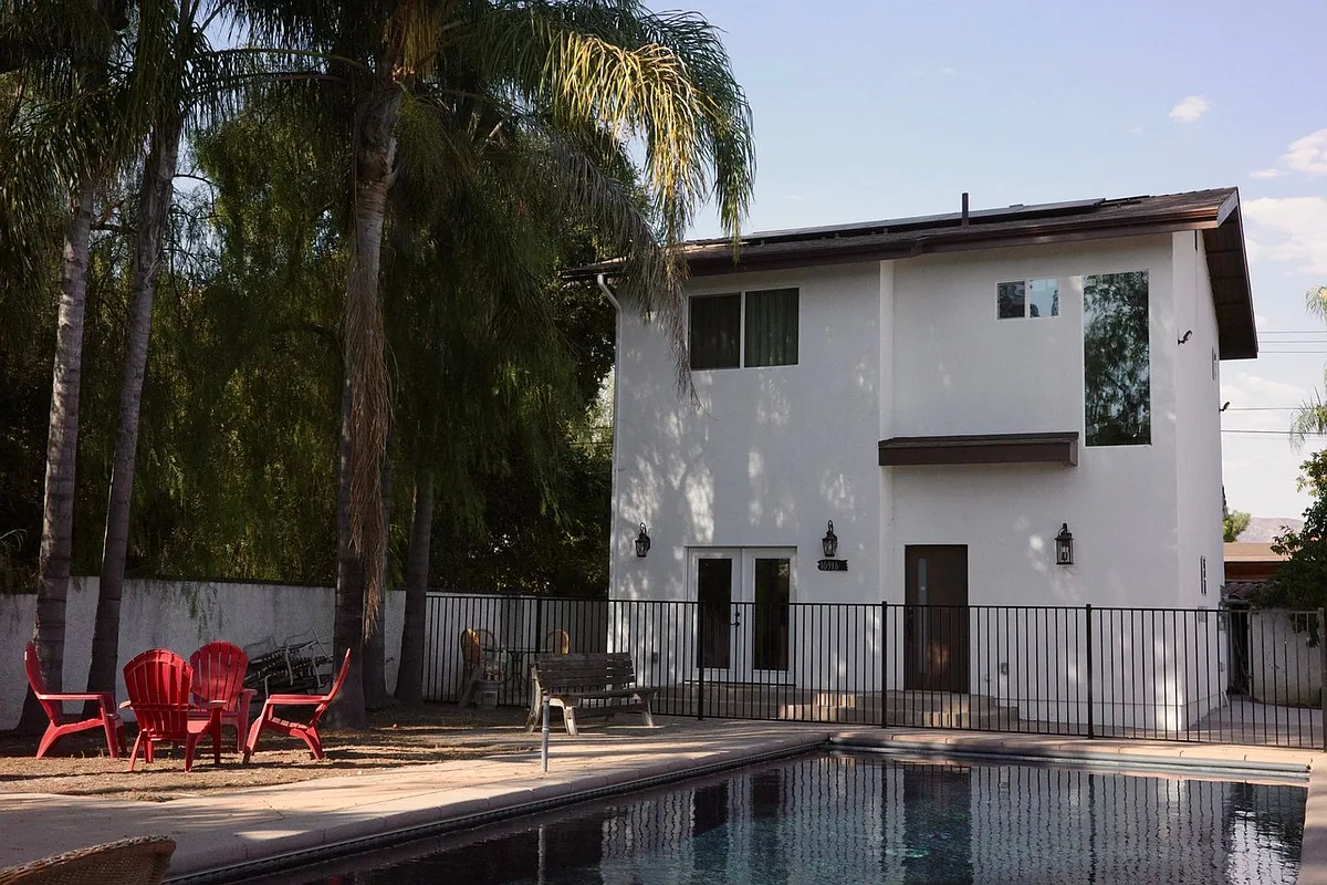 Building Photo - 10916 Arleta Ave