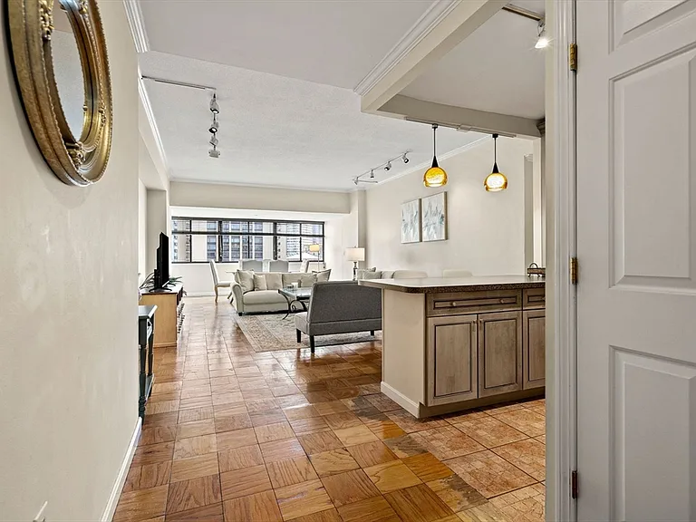 2 Hawthorne Pl #17M — Photo 9