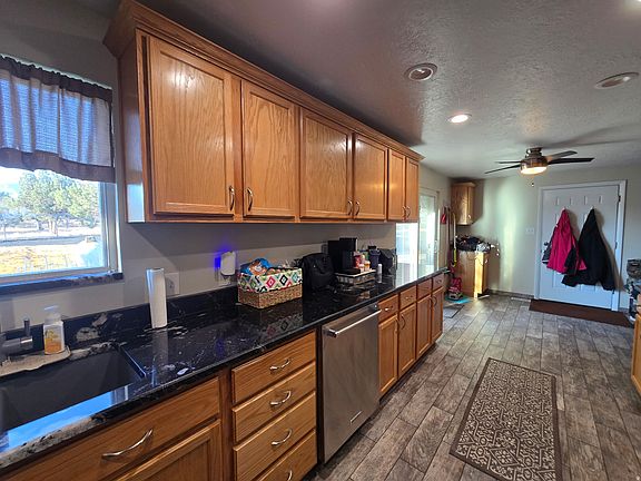 5th image of 275 1st St