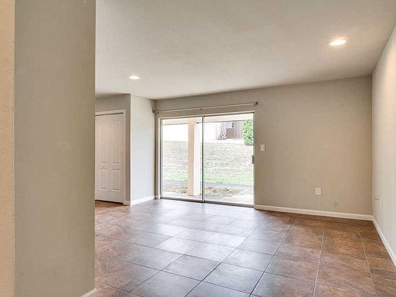 4th image of 403 Marshall Ct NW Unit 03