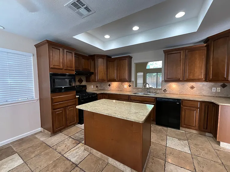 6357 N Barcus Ave — Photo 4