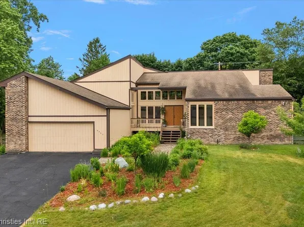 4566 Walden Dr, Bloomfield Hills, MI 48301
