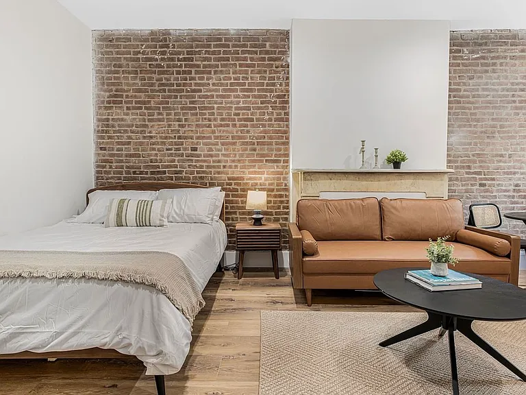405 W 46th St #2R — Photo 3