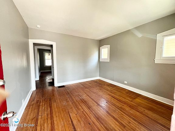 4th image of 2121 W Lee St