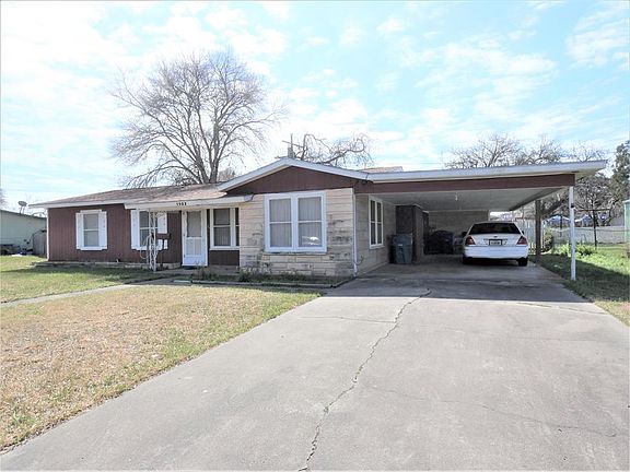 3rd image of 1902 Emily Dr