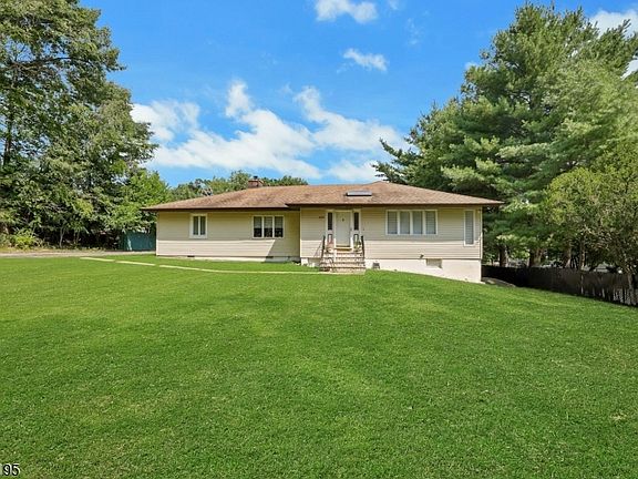 4th image of 419 Ratzer Rd