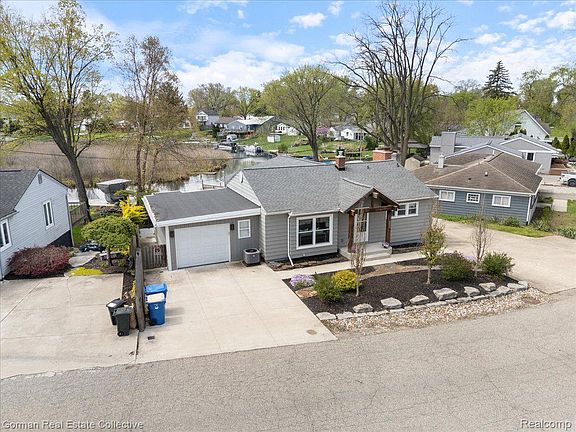 2nd image of 4583 Forest Ave