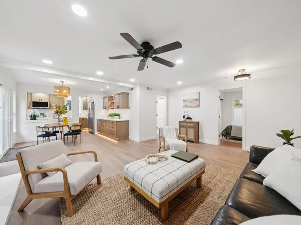 19417 Vineyard Ln, Saratoga, CA 95070