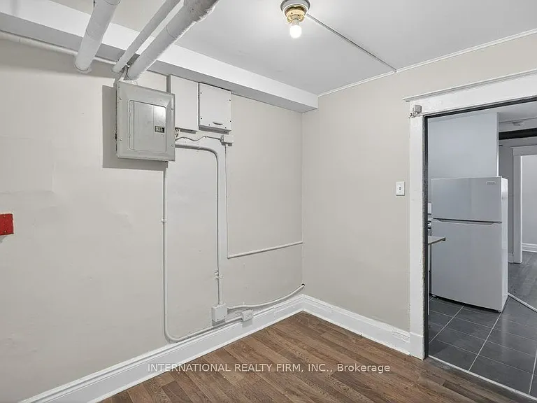 109 Balsam Ave S #2 — Photo 14