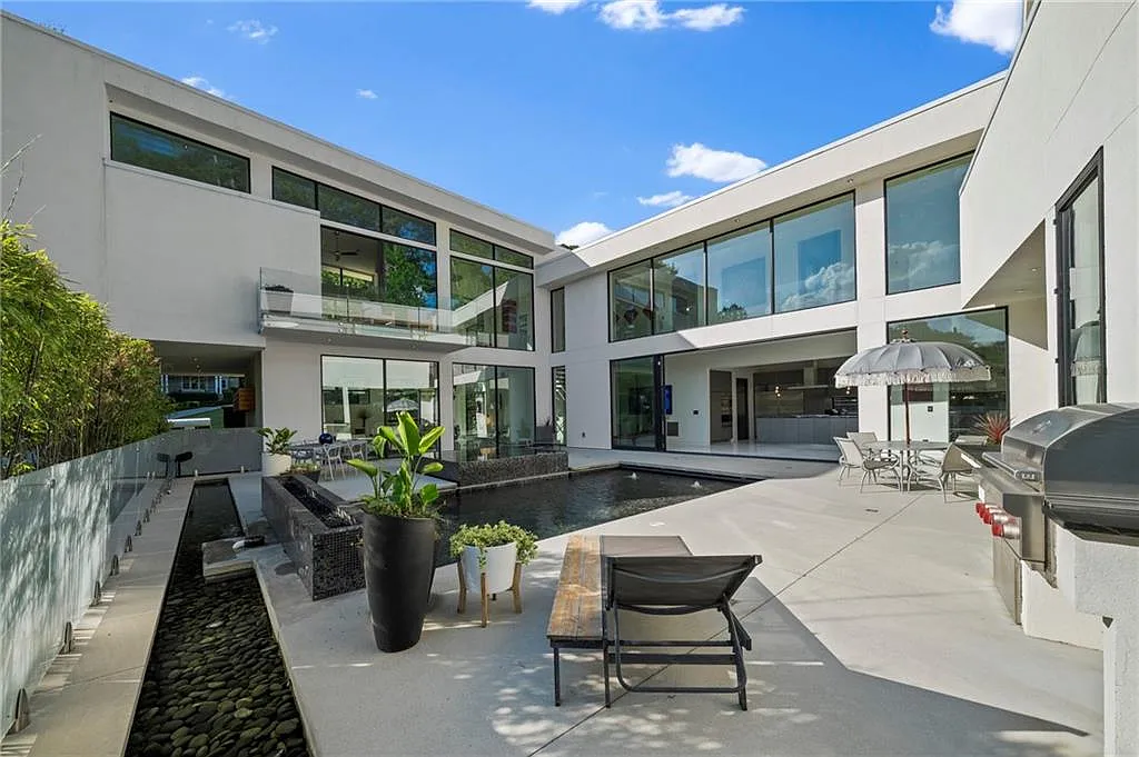 6 bed, 5.0 bath, 6535 sqft, $27,500 — Photo 4
