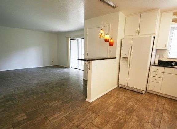 5th image of 104 Springwood B Cir