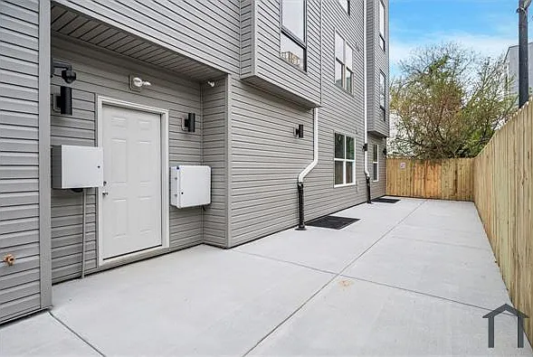 3 bed, 2000 sqft, $1,200 — Photo 3