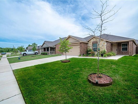 2nd image of 2893 Castlebend Dr
