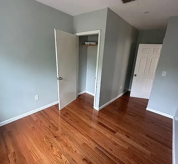842 Congress Ave #3 — Photo 9