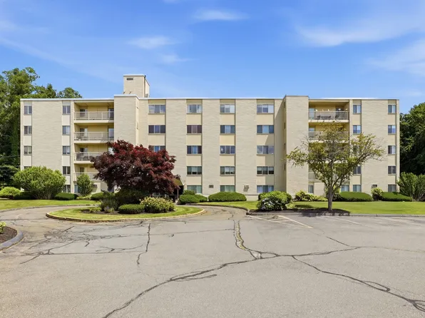 300 Park Terrace Dr APT 358, Stoneham, MA 02180