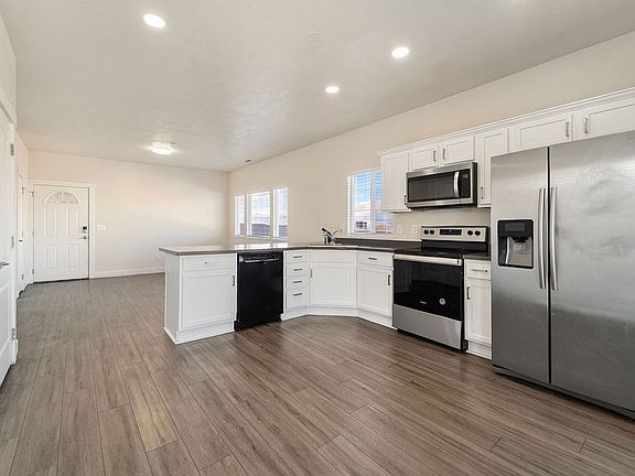 5th image of 13528 S Venicia Way Unit 9