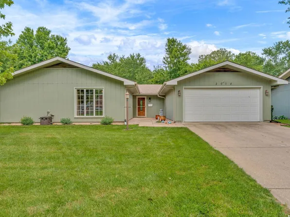 2904 Belle Haven Dr, Lawrence, KS 66046