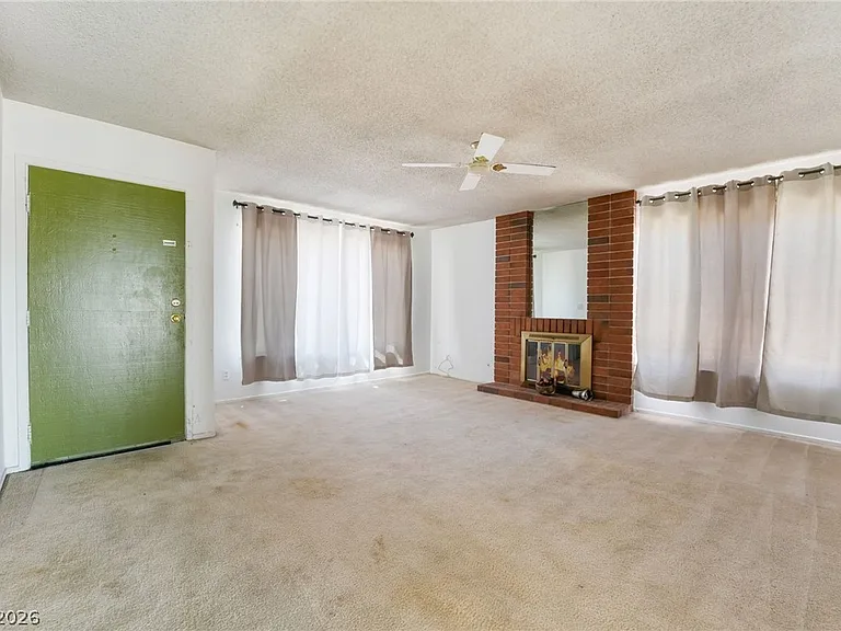 2102 E Russell Rd — Photo 2