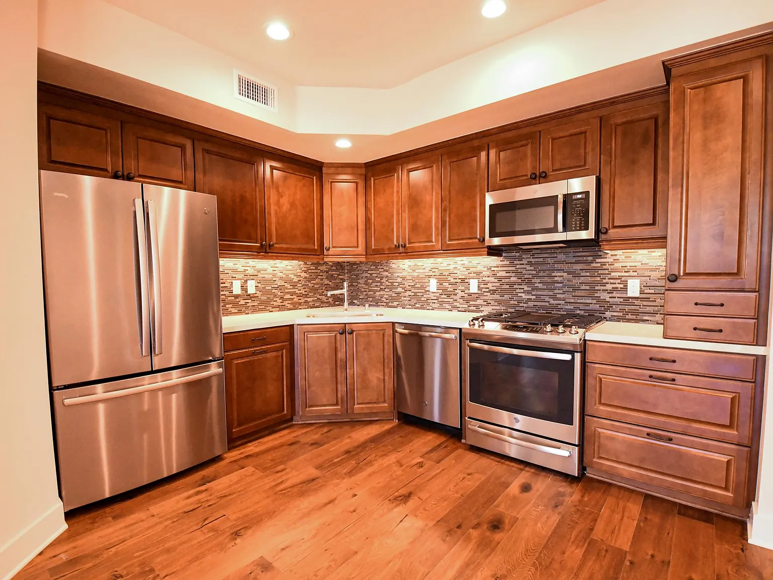 2 bed, 1200 sqft, $3,985 — Photo 4