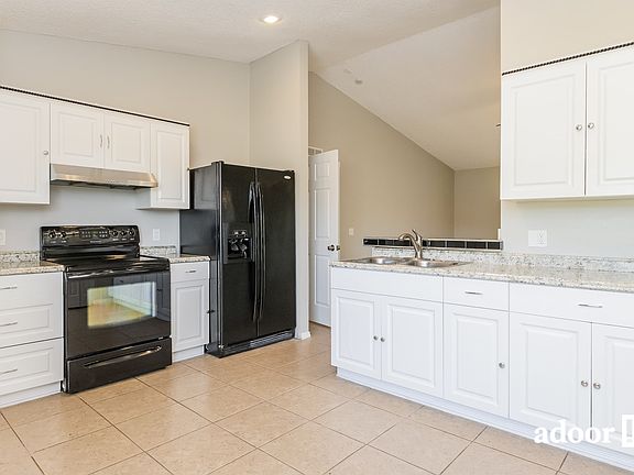 4th image of 927 Albertville Ct