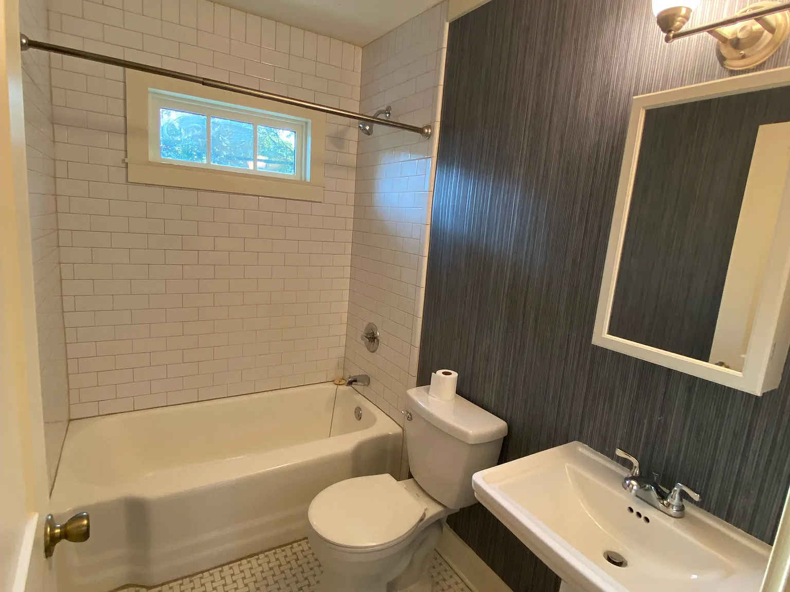 3 bed, 1170 sqft, $1,900 — Photo 3
