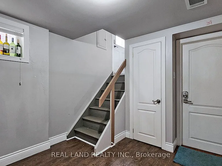 26 Glamis Ave — Photo 9