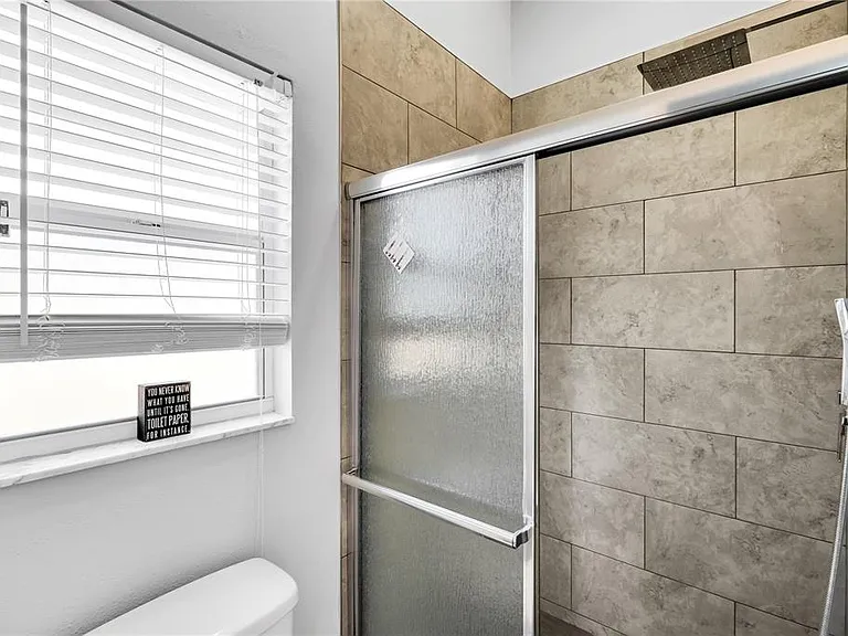 2648 Nassau St — Photo 16