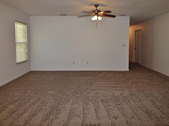 5th image of 415 PINE Avenue