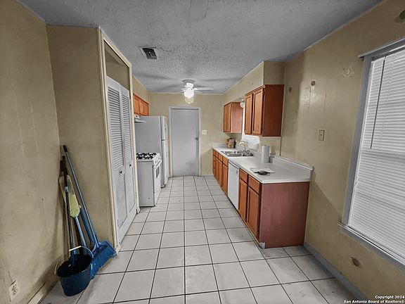 4th image of 5050 CREEKMOOR DR