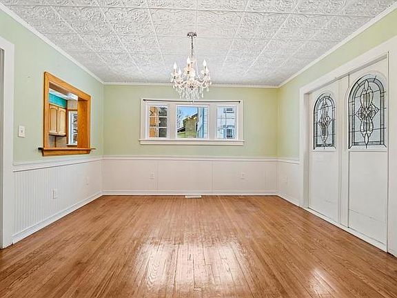 4th image of 233 Main St