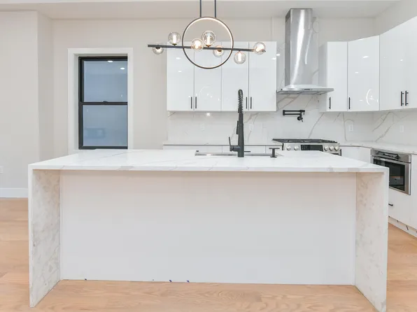 221 Columbia Avenue image 3 of 32