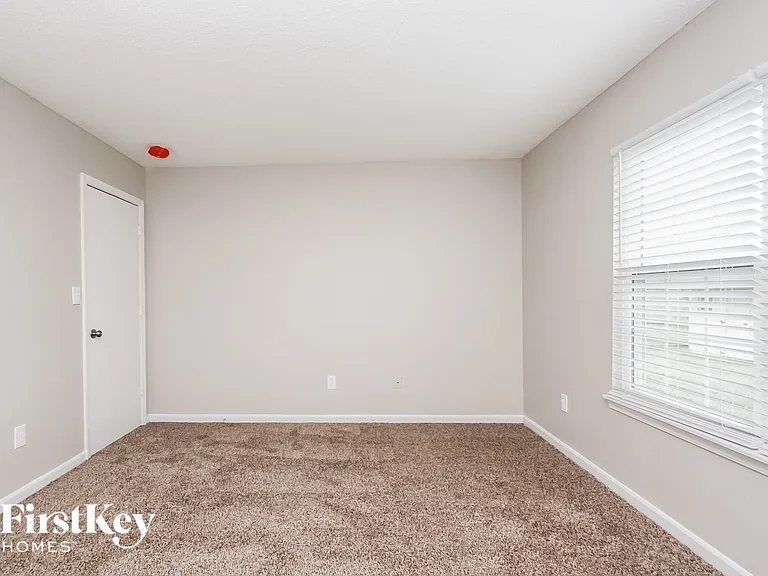 37 Lasalle Ln — Photo 7