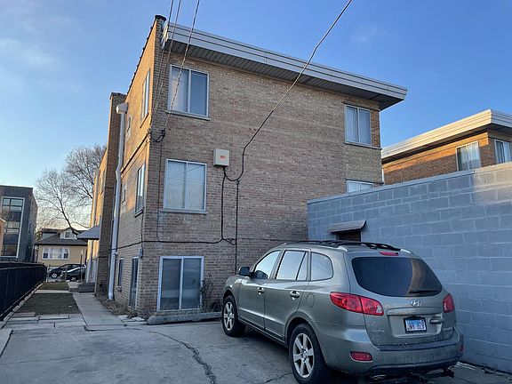 3rd image of 3725 N Harlem Ave