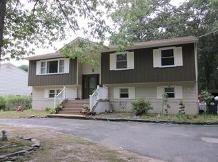 844 Green Valley Rd, Jackson, NJ 08527