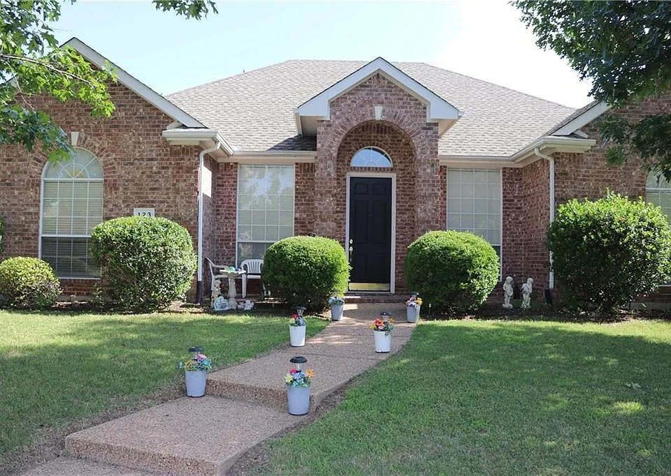 123 Hillcrest Dr