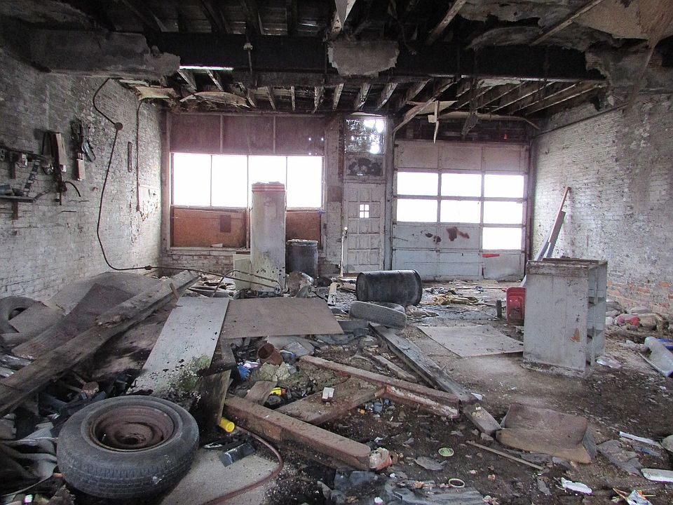 2nd image of 1963 E Grand Blvd