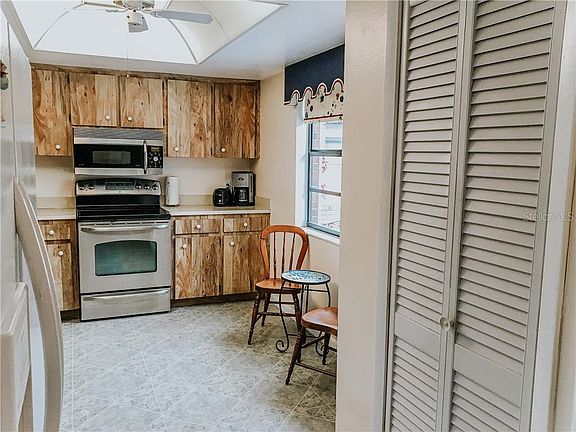3rd image of 584 Lake Mystic Ln