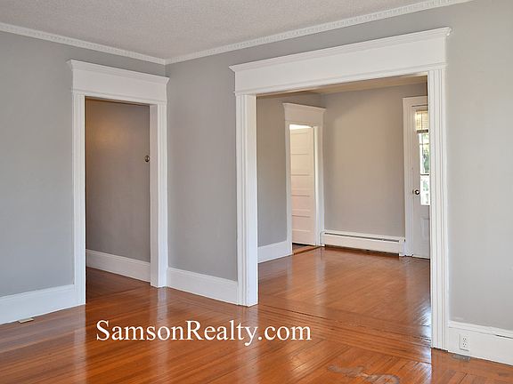 5th image of 136 Irving Ave APT 4