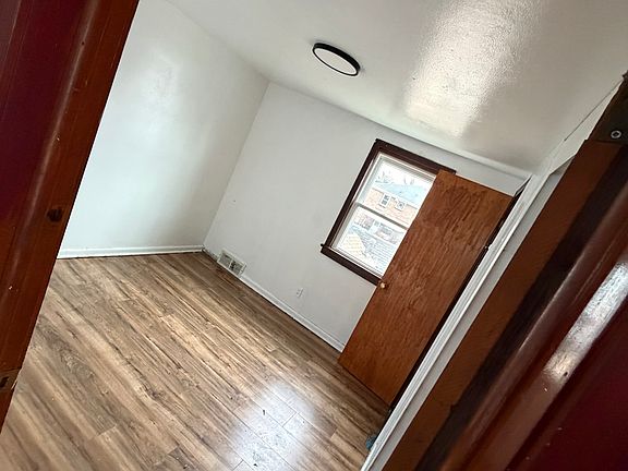 3rd image of 286 Ludington St #2