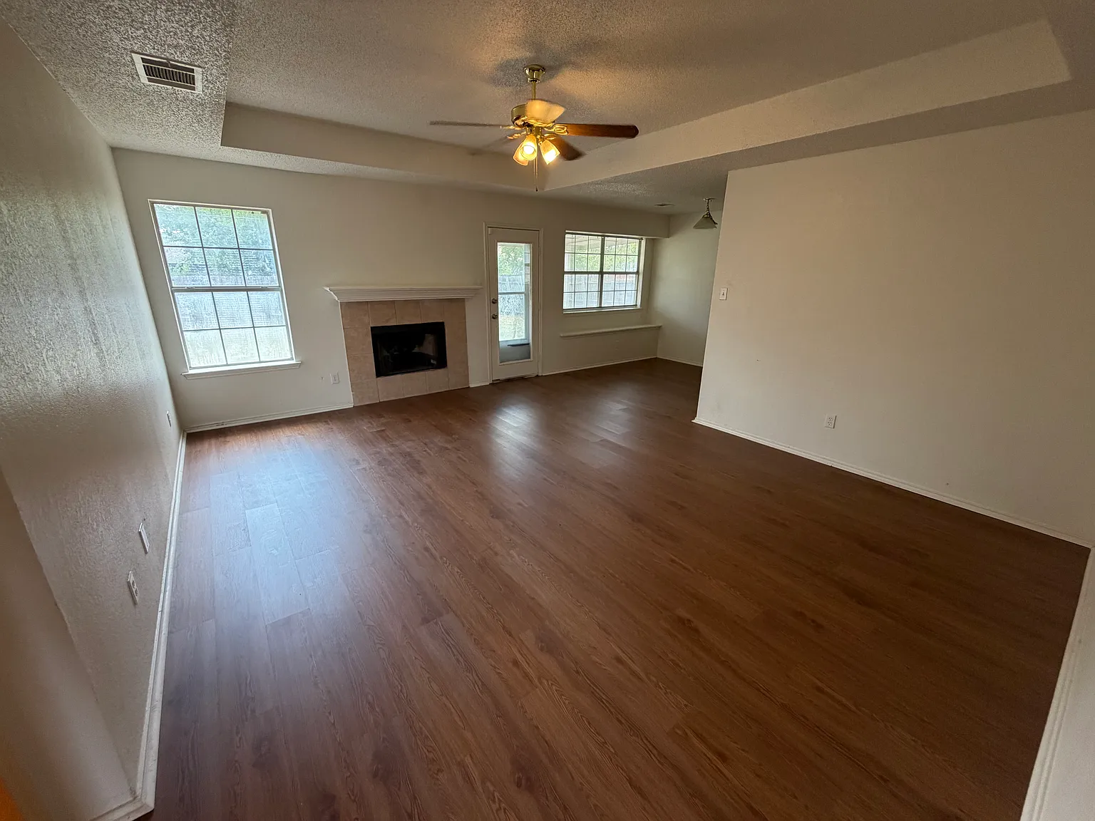 3 bed, 1232 sqft, $1,900 — Photo 1