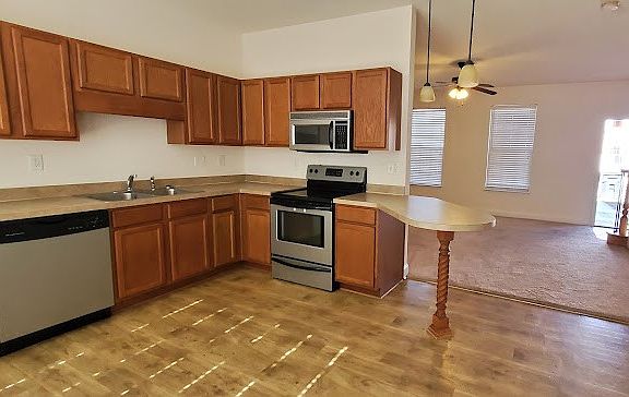 4th image of 302 Hyde Park Ln #302