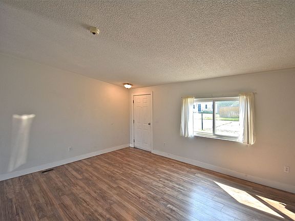 3rd image of 5060 W Crownpointe Dr