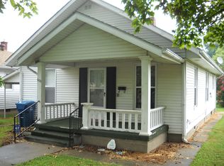 608 4th St, Carmi, IL 62821