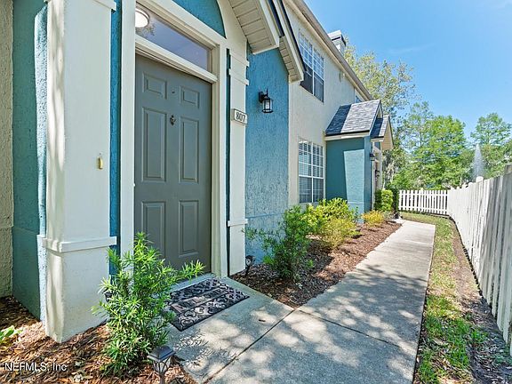 3rd image of 13700 RICHMOND PARK Drive #807