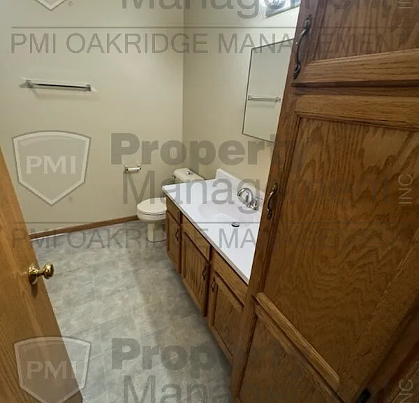 233 Elizabeth Dr — Photo 5