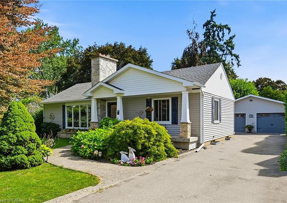 1st image of 6 Kerman Ave