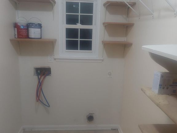 3rd image of 213 White Oak Blvd